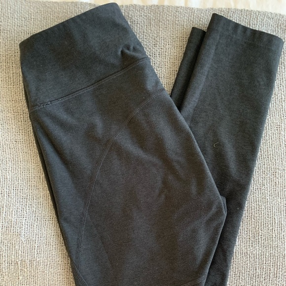 Outdoor Voices 7/8 Navy Leggings - Picture 5 of 5